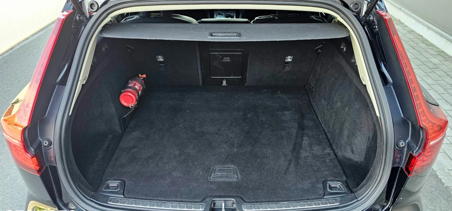Volvo V60 cena 89900 przebieg: 115000, rok produkcji 2019 z Oława małe 667